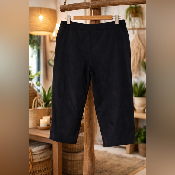 Michel Studio Black Women's Capris with Zipper Pockets Size 18 - Picture 3 of 4